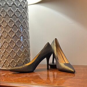 Nine West Black and Gold Heels with Pointed Toe and Stiletto Heel